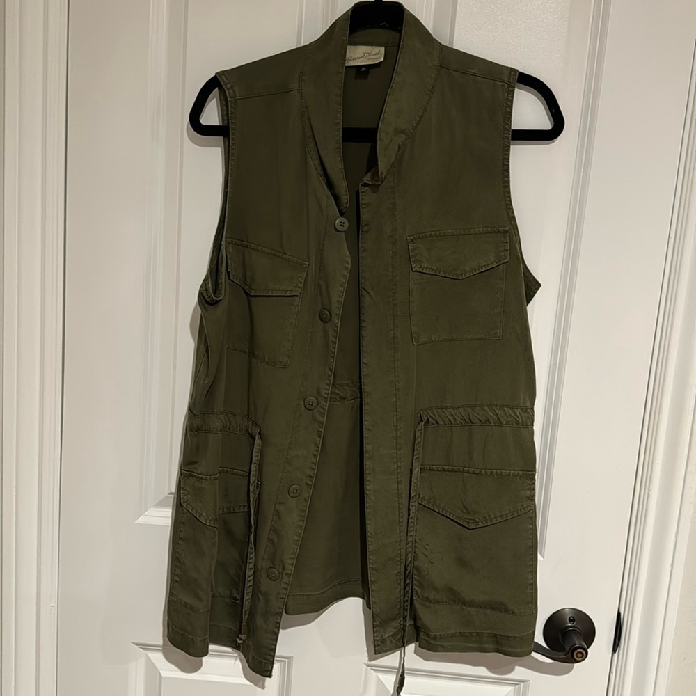 Universal Thread green utility sleeveless vest